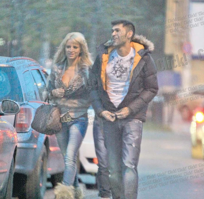 
    Sânziana şi Cătălin, zis  Rătzoi, s-au separat în  septembrie, după  un an de relaţie  