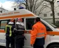 Tânără sinucigaşă din Călimăneşti a încercat să se arunce de pe o clădire din Râmnicu Vâlcea - dusă cu ambulanţa la spital Foto gazetavalceana ro