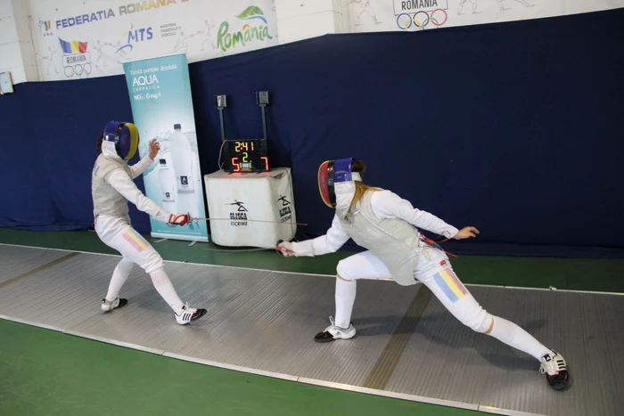 
    Maria Boldor s-a luptat deseori pentru medalii cu sora ei mai mică, AnaFoto: FR de Scrimă  