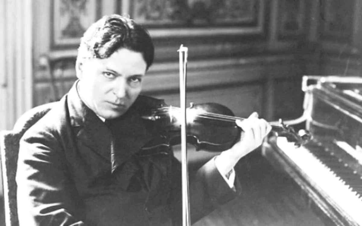 
    Violonistul a cântat de la vârsta de 5 ani până la 74 de ani clickpentrufemei.ro  