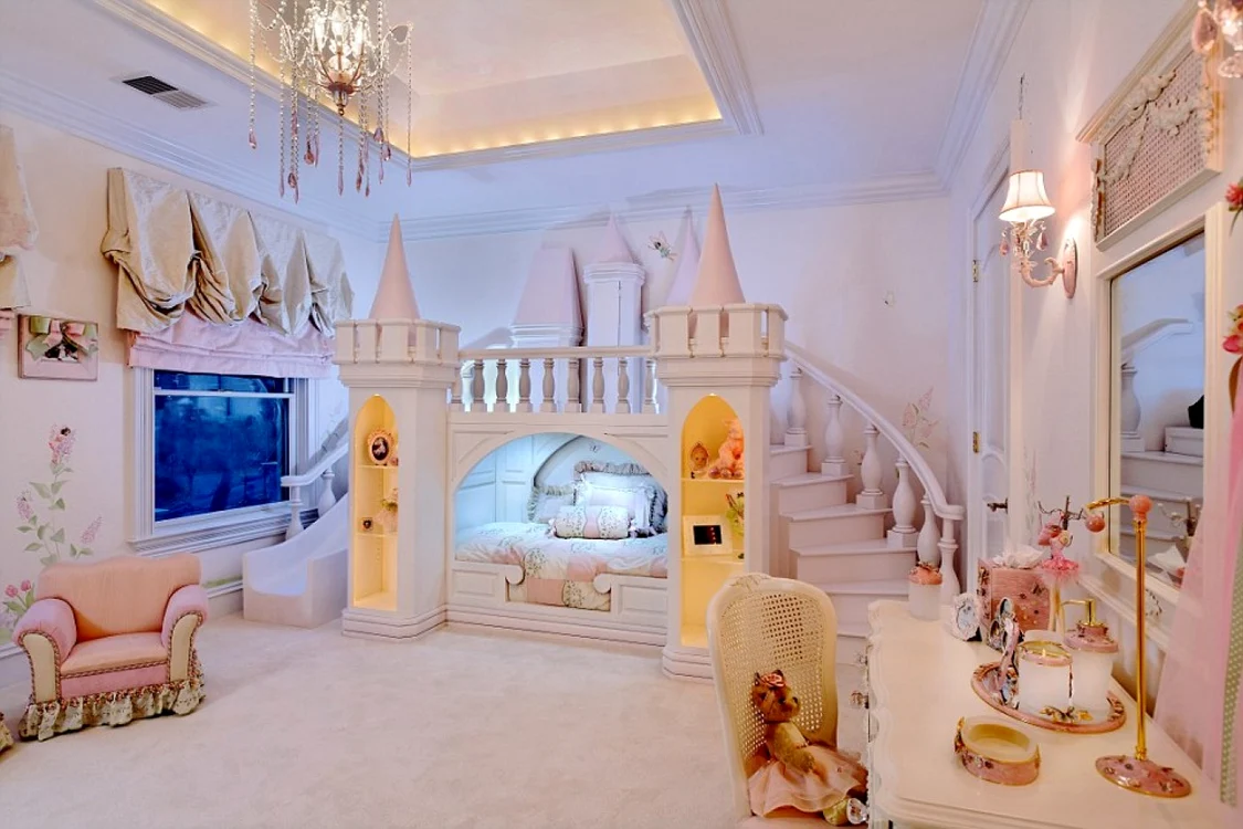 Amenajarea acestei camere-castel a costat peste 170.000 de euro FOTO: wsj.com