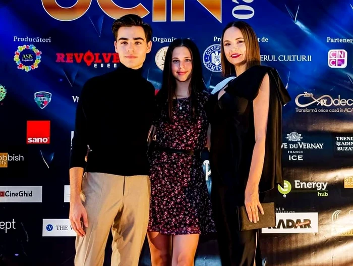 
    Radu Ștefan Bănică, Violeta și Andreea Marin, un trio admirabil pe covorul roșufoto: Ștefan Ovidiu Photography  