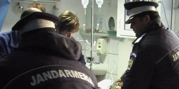Poliţiştii l-au adus pe tânărul intoxicat la spital