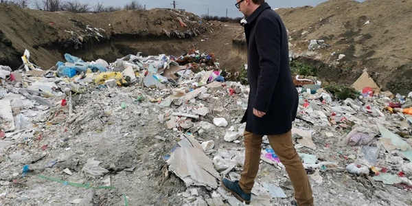 Groapă de gunoi ilegală în Timişoara FOTO Ş.Both