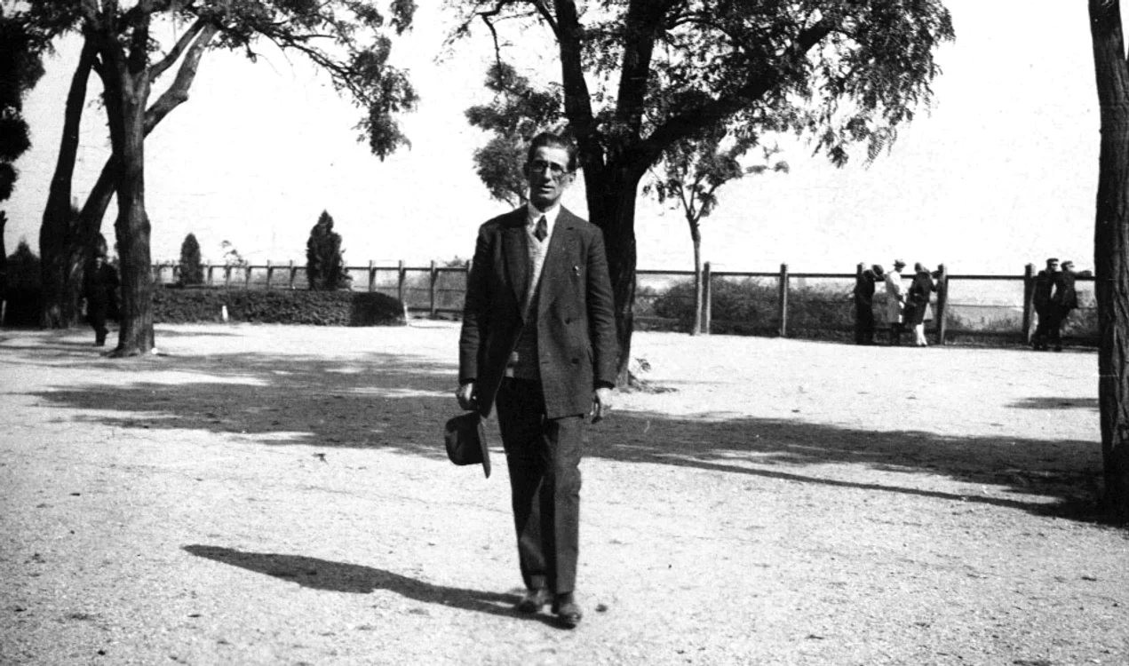 Panait Istrati in gradina publica braila 1929 jpeg