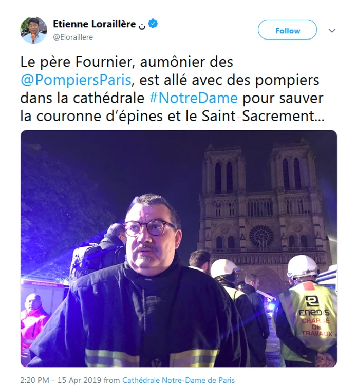Părintele Fournier a salvat sfintele relicve din catedrala cuprinsă de flăcări