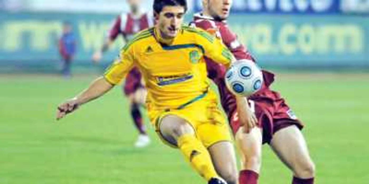 Paul Papp (stânga) l-a anihilat pe Alex Ioniţă, în Vaslui-Rapid, dar la naţională va fi coechipier cu el