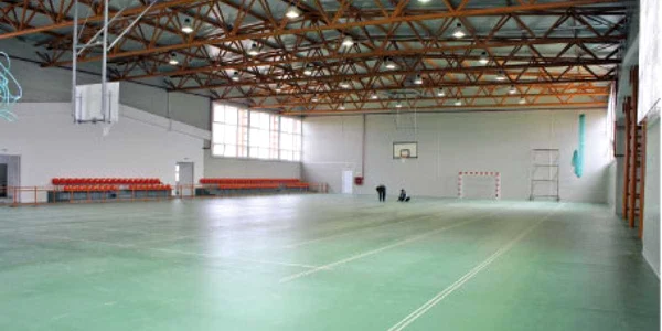 Imensa sală de sport din Fierbinţi va fi greu de încălzit la iarnă, din cauza costurilor mari