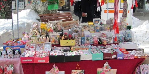 Marţişoarele şi-au făcut apariţia pe centrul oraşului