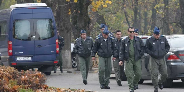 Cei mai buni aviatori ai Bazei Aeriene din Câmpia Turzii i-au însoţit pe ultimul drum pe piloţii morţi în tragicul accident. 