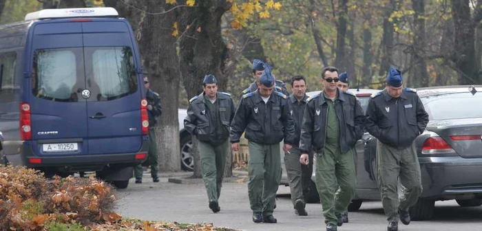 Cei mai buni aviatori ai Bazei Aeriene din Câmpia Turzii i-au însoţit pe ultimul drum pe piloţii morţi în tragicul accident. 