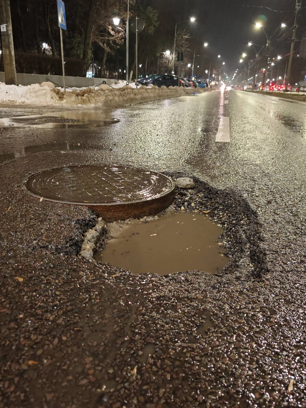 România sub asediul gropilor: „Este dezastru!” – Ce faci când drumul îți „mănâncă” mașina și banii