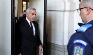Călin Georgescu sosește la Curtea de Apel București unde a fost așteptat de susținători. FOTO Inquam Photos / Octav Ganea