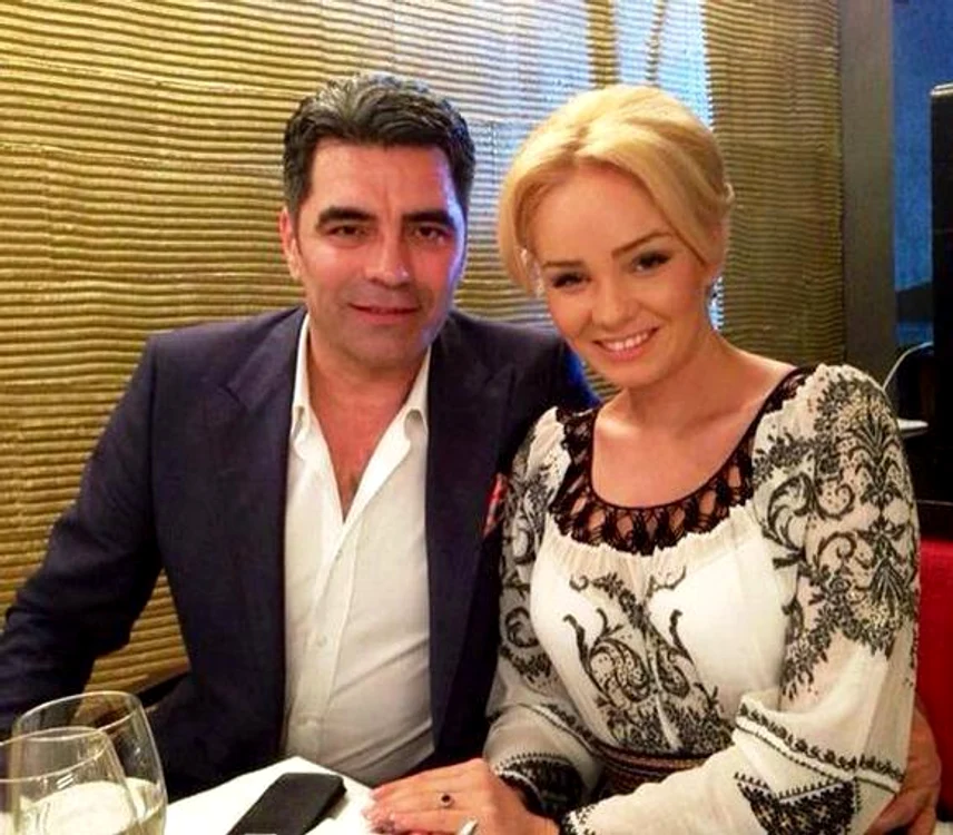 Cei doi formează un cuplu de un an de zile şi sunt foarte fericiţi împreună