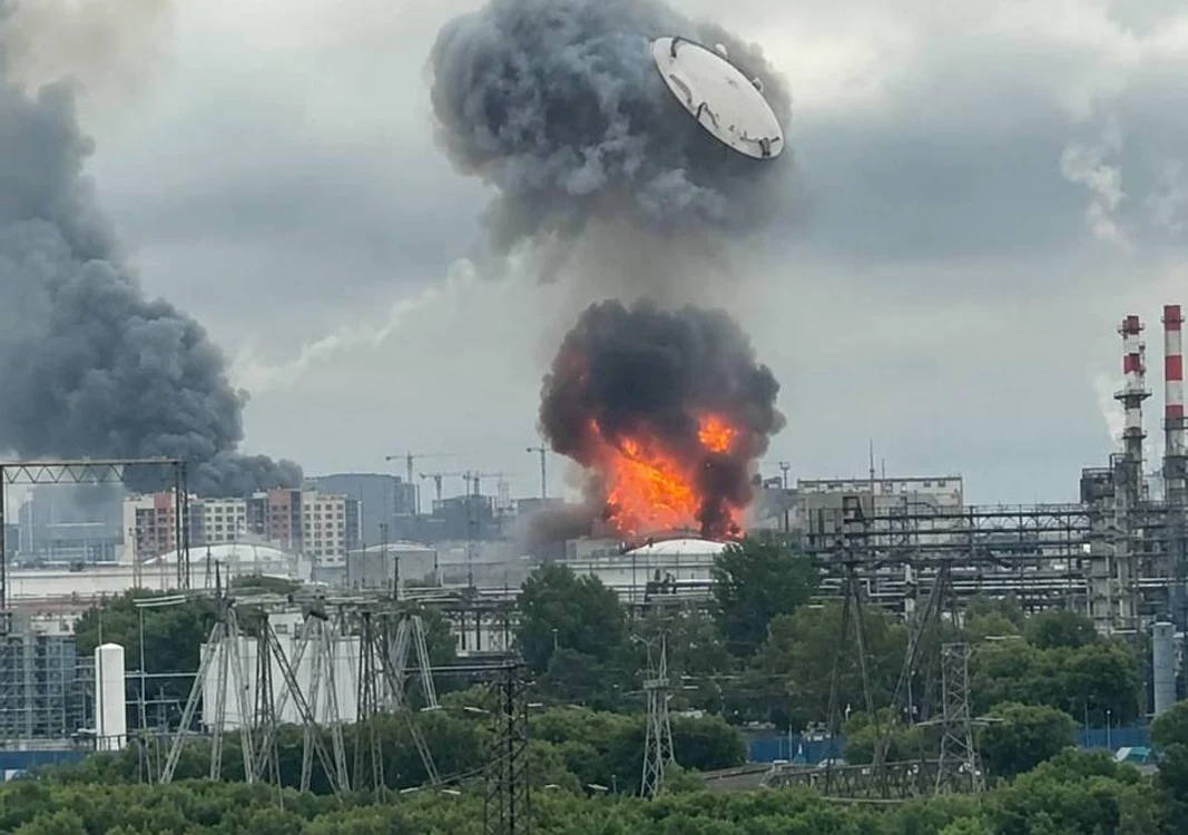 Rafinăria din Moscova, lovită de drone ucrainene/FOTO:X