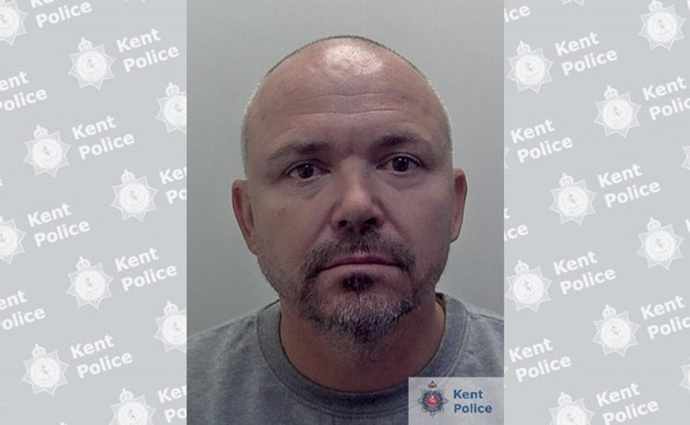 Un român a încercat să iasă cu o avere din Marea Britanie. Unde a ascuns banii