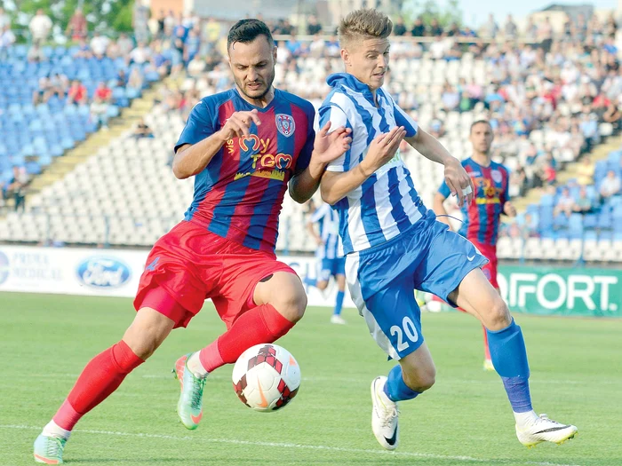 
    Fundaşul Florin Bejan  (stânga),unul dintre jucătorii  de bază ai echipei, are de  primit salariile restante  din sezonul trecut,  dar şi prima de îndeplinire  a obiectivului   