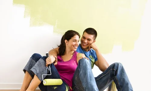 shutterstock 6694801 fata baiat cuplu vopsea pereti trafalet jpeg