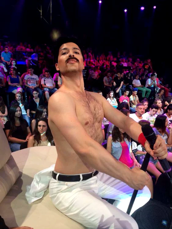 Jorge a ridicat sala în picioare