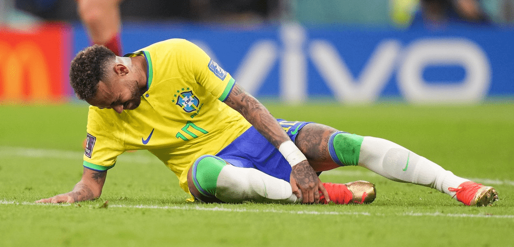 Neymar, distrus în Brazilia: „Vine acasă pentru petreceri, dar nu și pentru despărțirea de Pele”