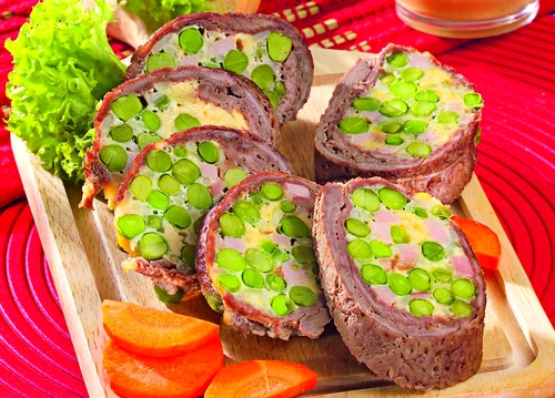 rulada de carne de vita si mazare jpeg
