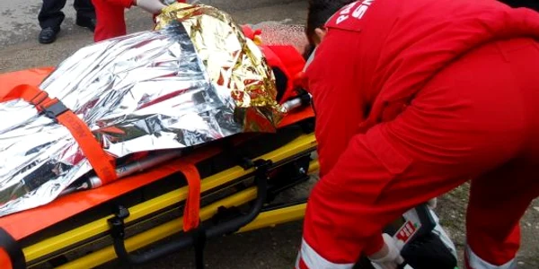 Femeia a fost transportată de urgenţă la spital. (Arhivă)