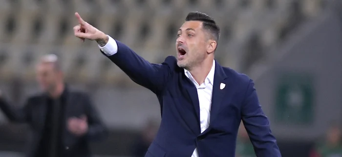 Mirel Rădoi dă mai nou indicații pe șantier