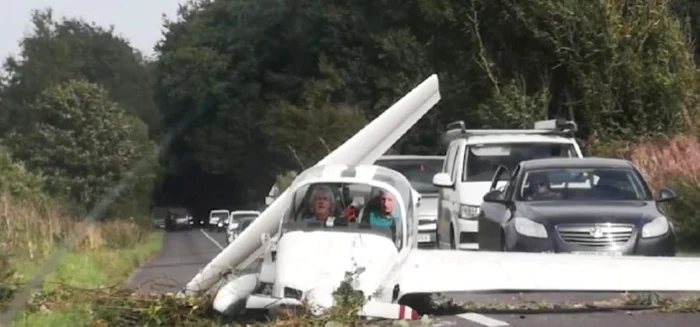 Bărbații păreau a fi nevătămați și surprinși că au supraviețuit incidentului. Foto Captură video X 