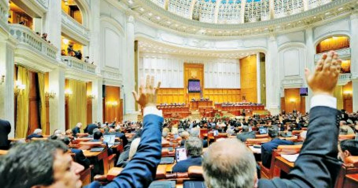 Parlamentarii au finalizat bugetele într-o şedinţă maraton de 18 ore