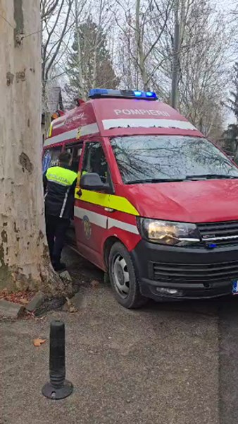 Un elev de 19 ani, din Vaslui, rănit în urma exploziei unei petarde. A fost transportat la spital