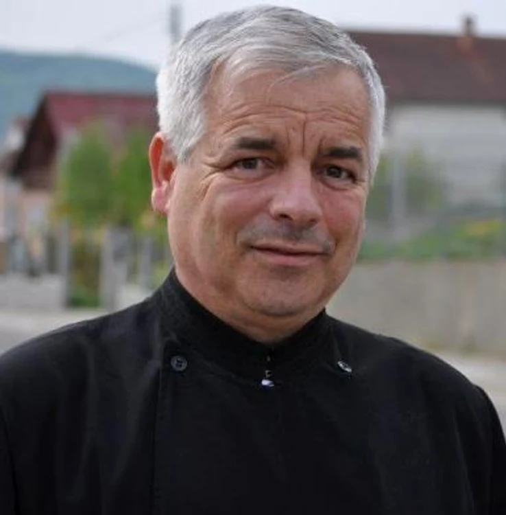 Părintele profesor Nicolae Feier a povestit că sora lui a murit infectată cu Covid-19 și era nevaccinatăFoto: adevarul.ro