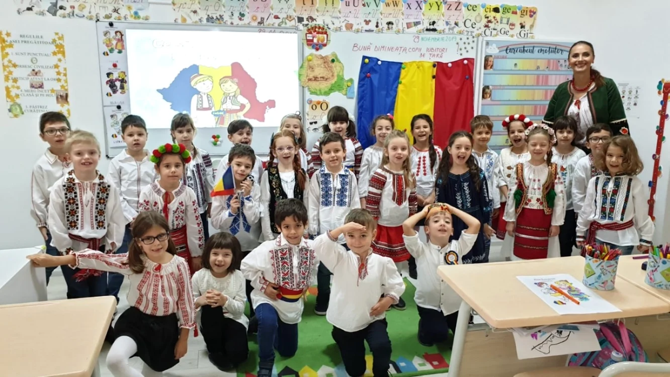 Micuţii elevi care vor primi lecţii de la profesori cu o nouă mentalitate Arhiva şcolii
