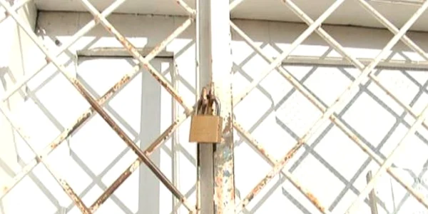 Postul de Poliţie din comuna Cârcea cu lacătul pe uşă