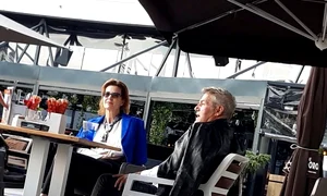 Liliana Oneț, prefectul de Timiș, și Dan Bittman, la terasă jpeg