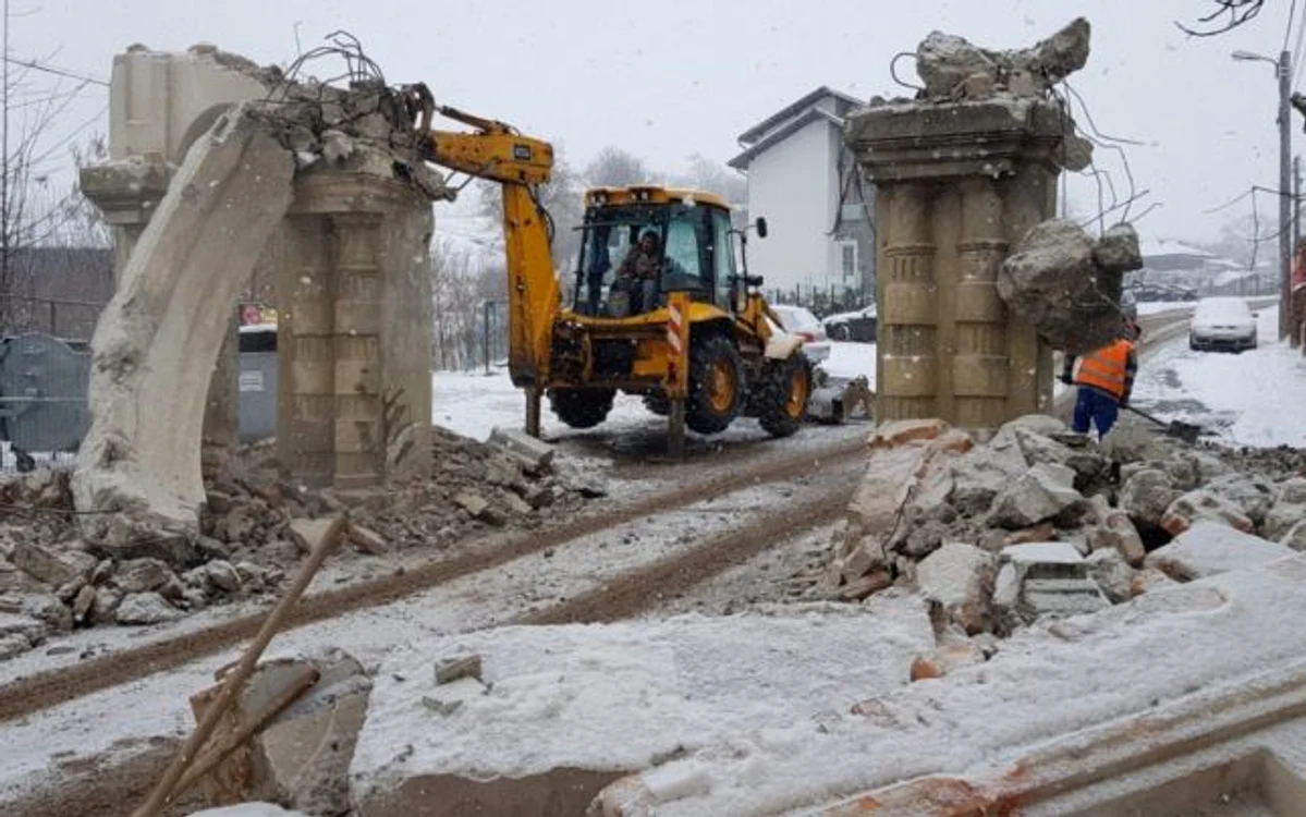 Poarta de acces în cimitirul evreiesc FOTO Ziarul de Iaşi