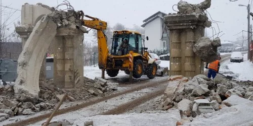 poarta cimitir iasi