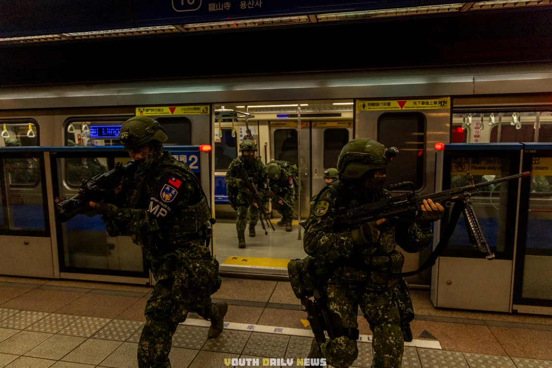Antrenament al trupelor taiwaneze în metrou/FOTO:X