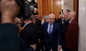 2025 12 02 Inquam Photos / George Calin  instant 1922 jpg