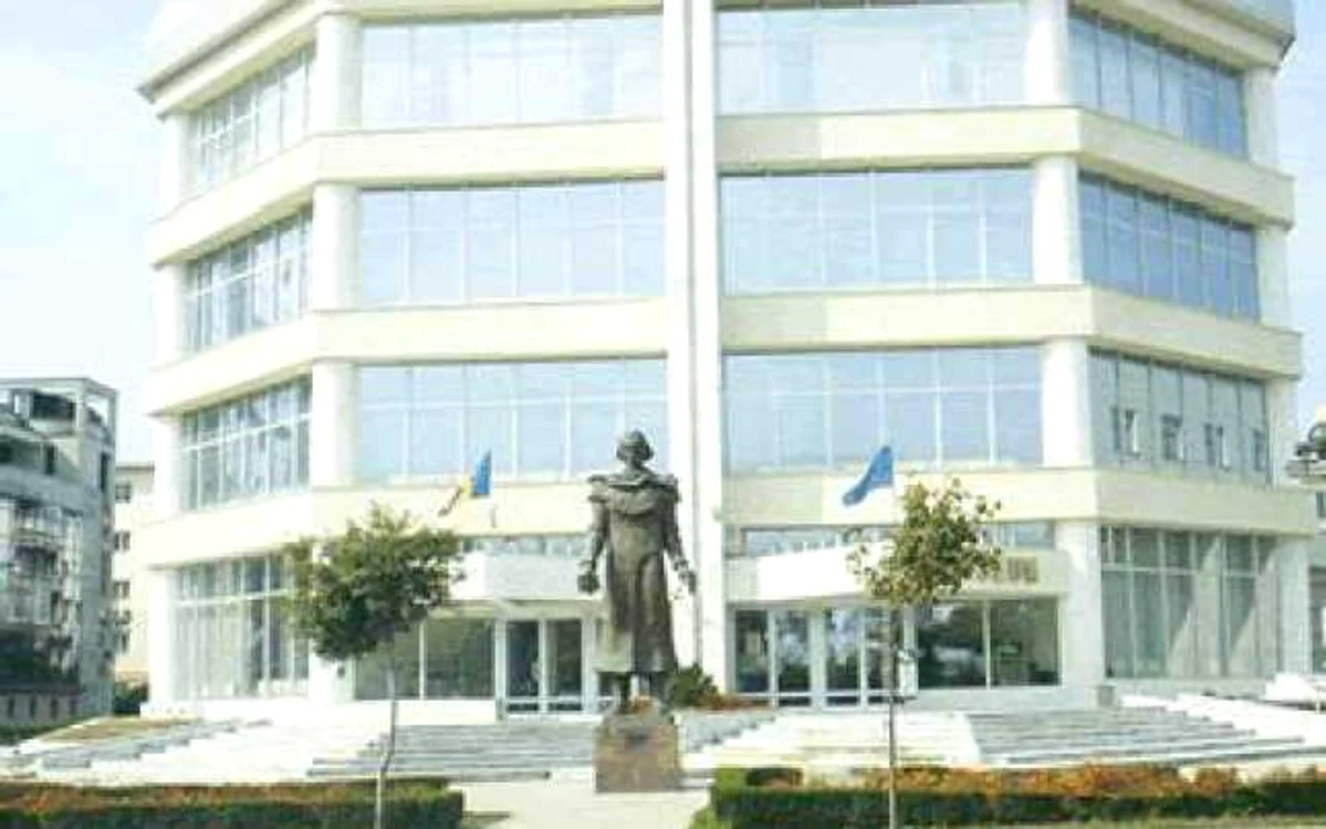 Clădirea a fost inaugurată în 1996 FOTO MA