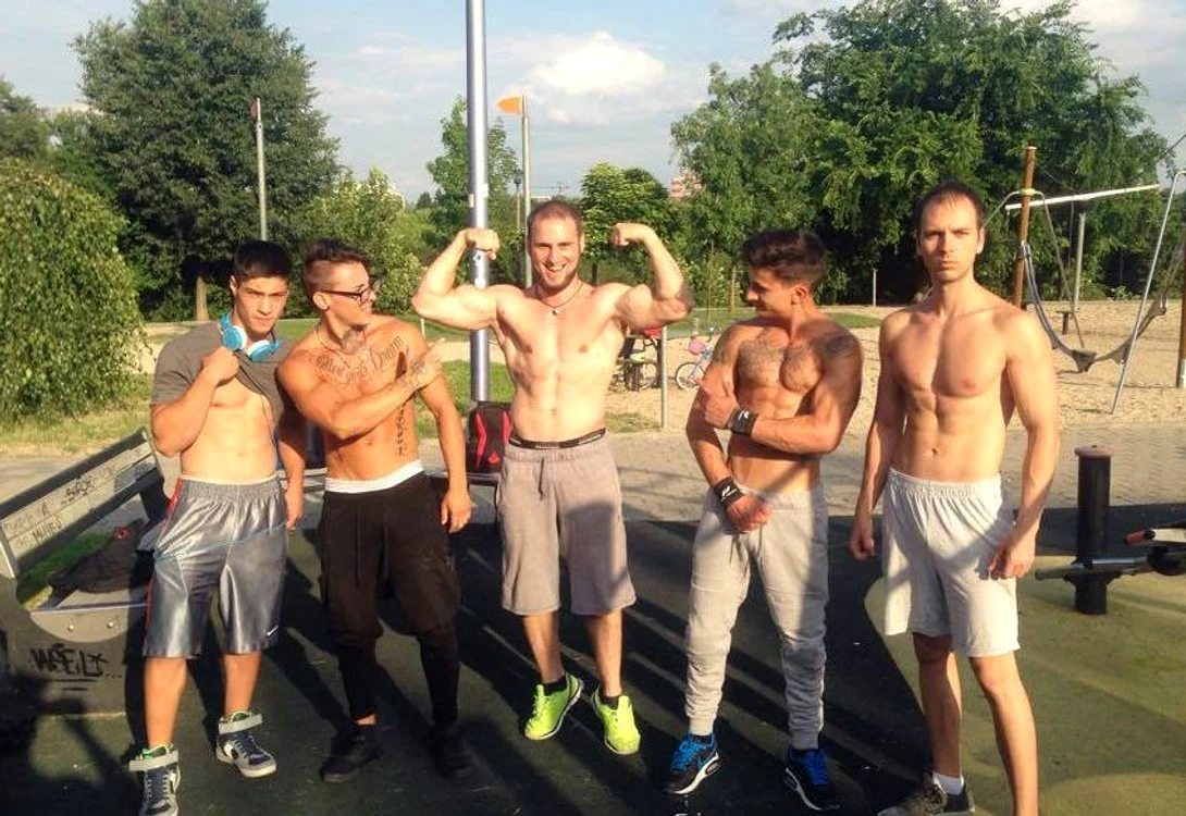
    Bar Dogz este o trupă de tineri care fac sport în aer liberfoto: Arhiva Personală  