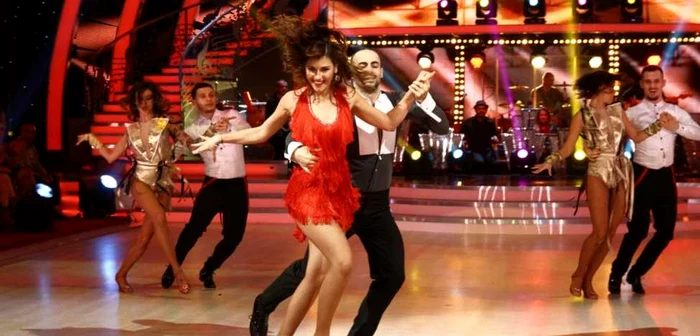 Alina Eremia şi partenerul ei, Iuri Ribac, într-o scenă de dans din cadrul show-ului „Dansează printre stele“ FOTO Antena 1