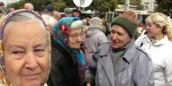 Protestatarii se plâng de pensiile mici și facturile scumpe