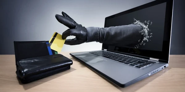 Hot jaf card tehnologie laptop furt FOTO Shutterstock