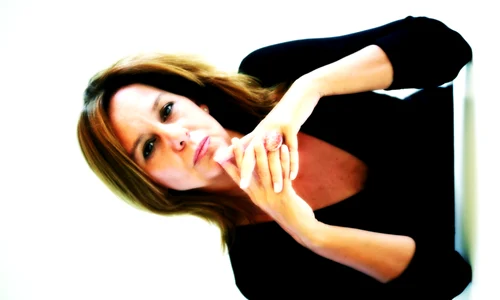 "Iubirea este periculoasă"   interviu cu scriitoarea María Dueñas jpeg