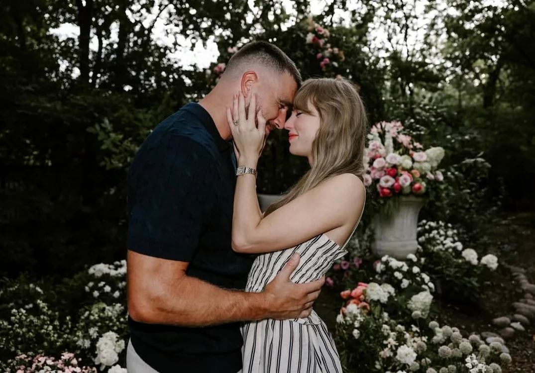 Taylor Swift și Travis Kelce. Foto: X