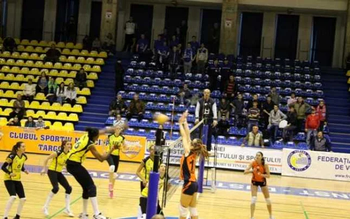 SCM Craiova – CSM Târgovişte 0-3 (-19, -17, - 12)
