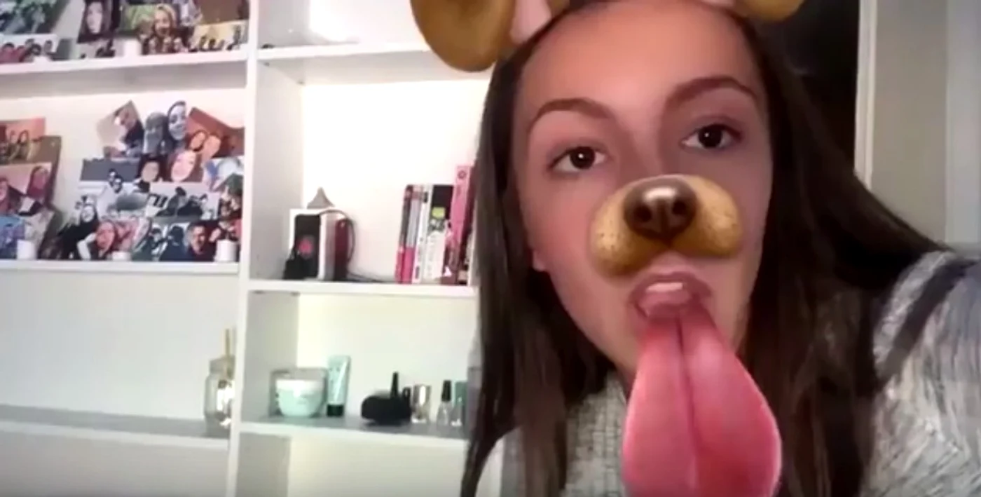 
    A fost îngrozită când a observat că telefonul ei a surprins un detaliu straniuFoto captură foto/Youtube  