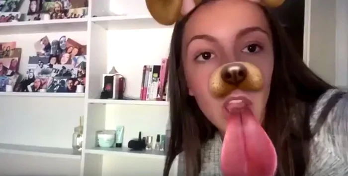 A fost îngrozită când a observat că telefonul ei a surprins un detaliu straniuFoto captură foto/Youtube