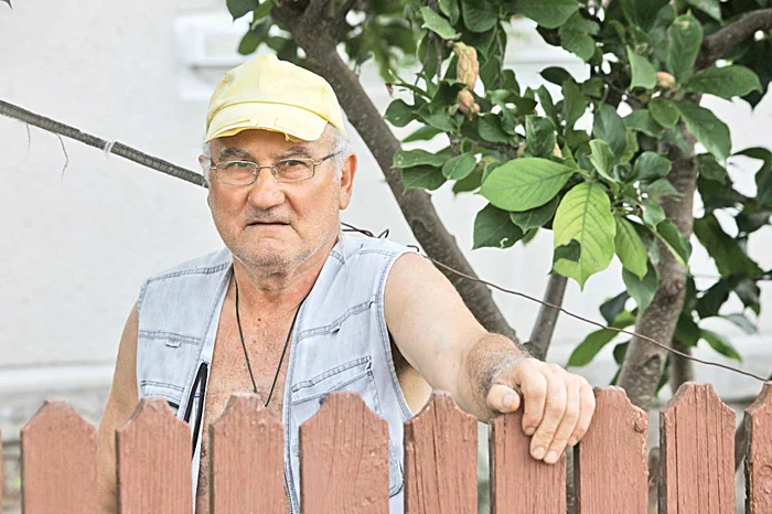 ”Ori el a găsit alte femei, ori ea alţi bărbaţi. Ceva a fost, că prea s-au despărţit repede. La Bucureşti sunt tot felul de tentaţii.” - Ion Turcu