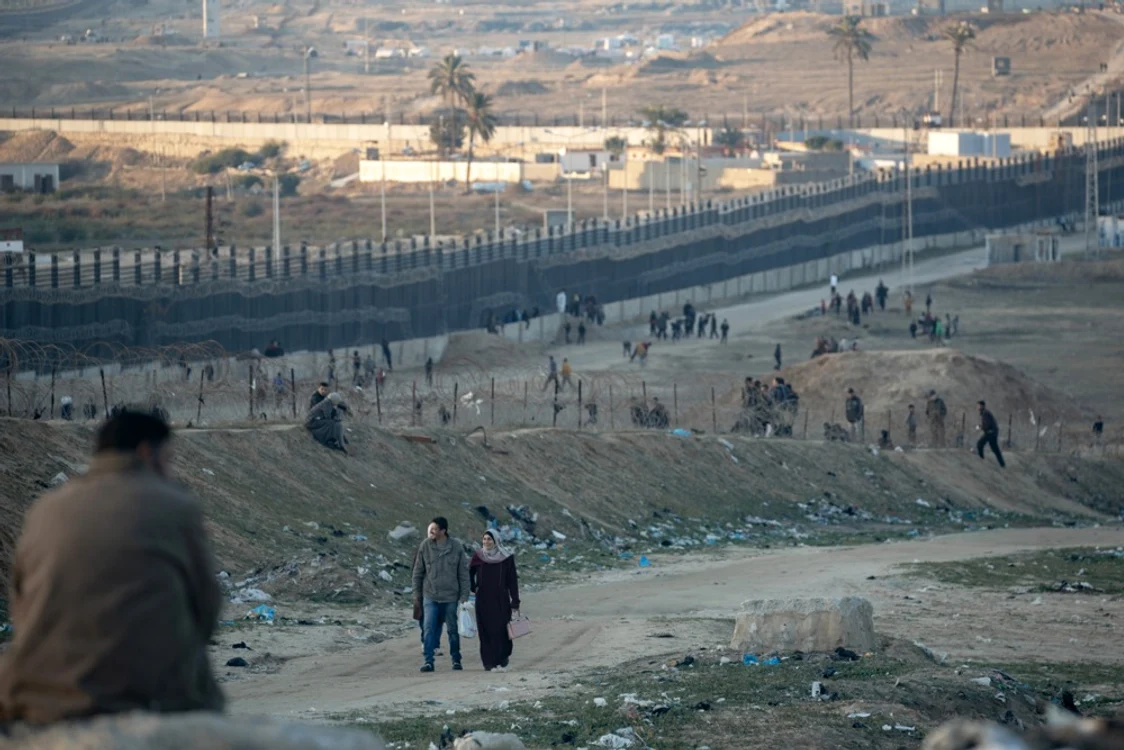 Palestinieni strămutați în apropierea graniței dintre Egipt și Gaza FOTO EPA-EFE